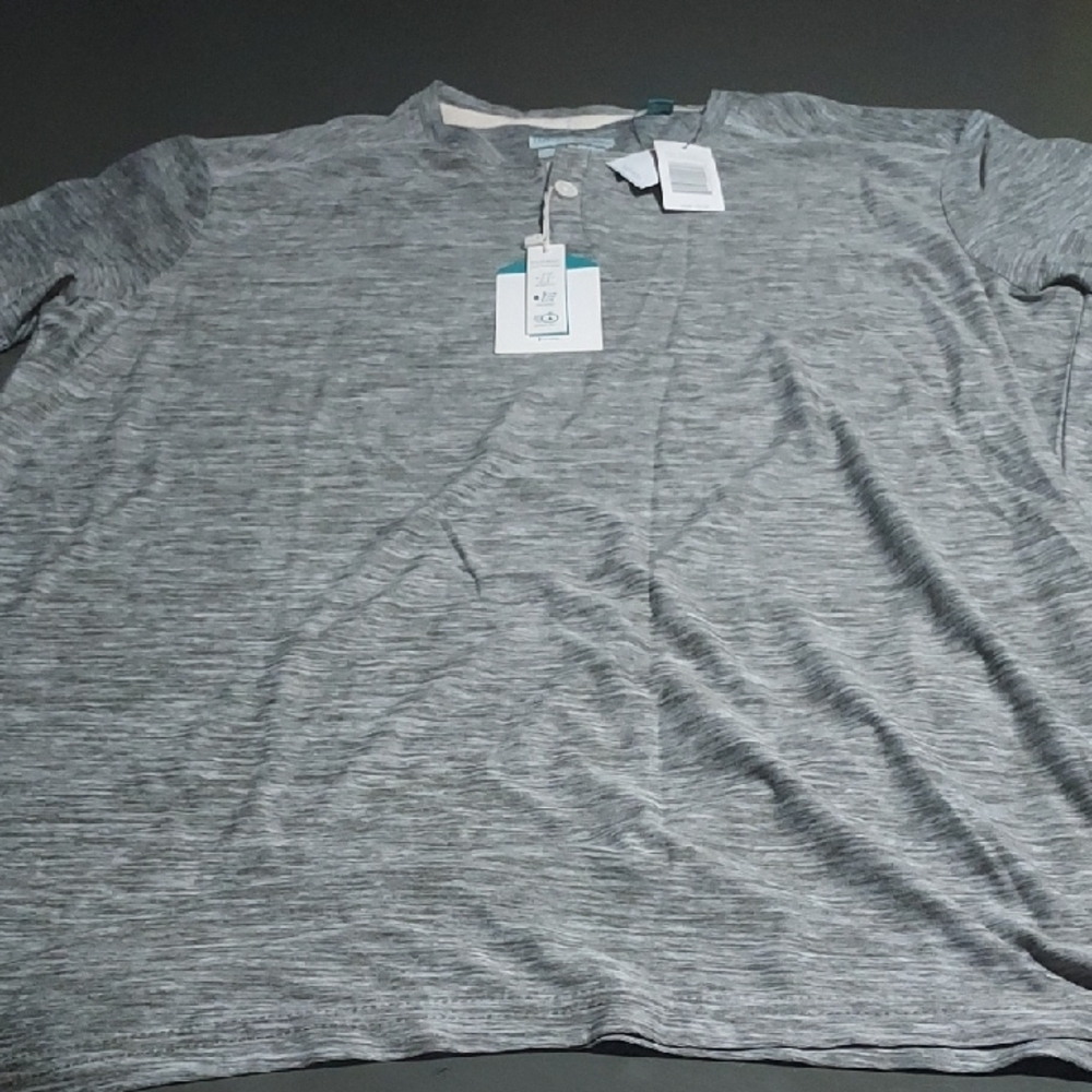 💙2/$25 Or 4/$40 Grey and white Tenth and Ocean shirt size Medium nwt